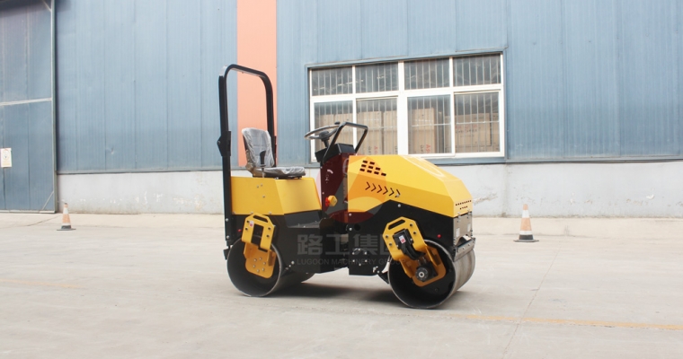 小型壓路機(jī)的詳細(xì)操作規(guī)程、技巧